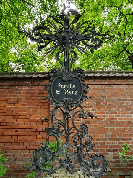 ملف:Gräber Ostfriedhof München 6.jpg