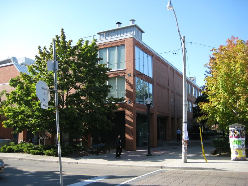 ملف:Innis College.JPG