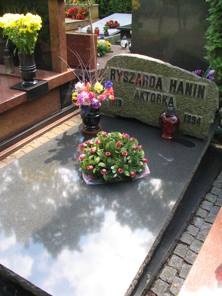 ملف:Nagrobek ryszardy hanin.JPG