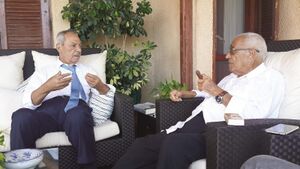 طلال سلمان والصحافي المصري محمد حسنين هيكل