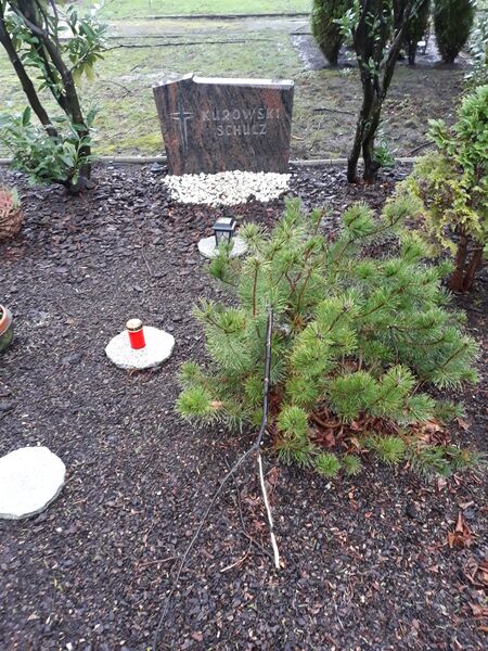 ملف:Grab Franz Kurowski.jpg