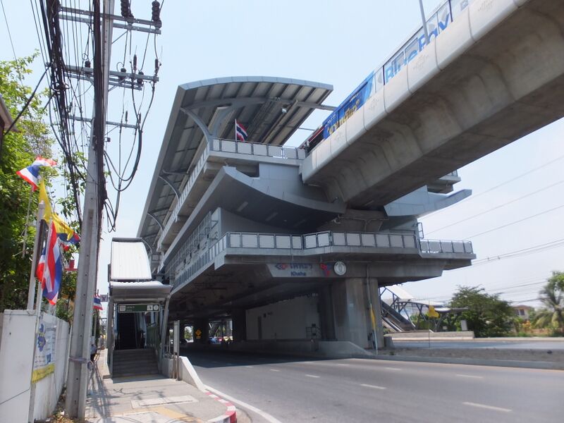 ملف:Kheha stn.(BTS) south entrance.jpg
