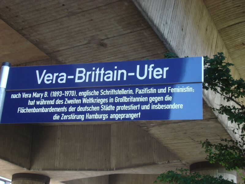 ملف:Vera-brittain2.JPG
