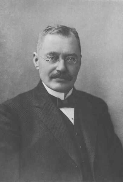 ملف:Axel Hamberg (ca 1910).jpg
