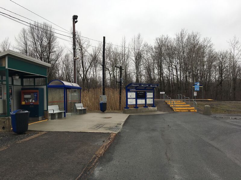 ملف:Candiac (exo) train station.jpg