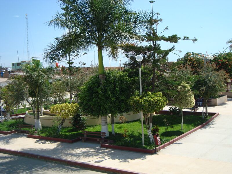 ملف:Parque Principal de Illimo.JPG