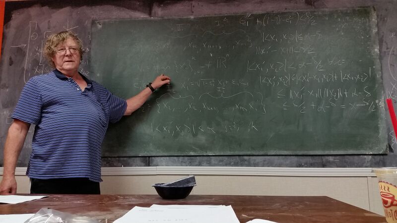 ملف:Pete explaining a proof.jpg