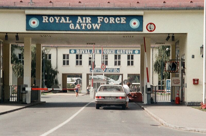 ملف:RAF-Gatow-main-gate.jpg