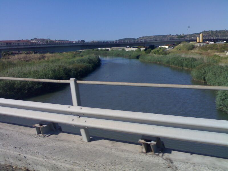 ملف:Fiume Esaro, Crotone.jpg