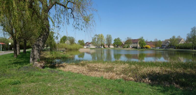 ملف:Dorfteich Zeuden 2018.jpg