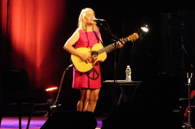 ملف:Jill Sobule in 2013.jpg