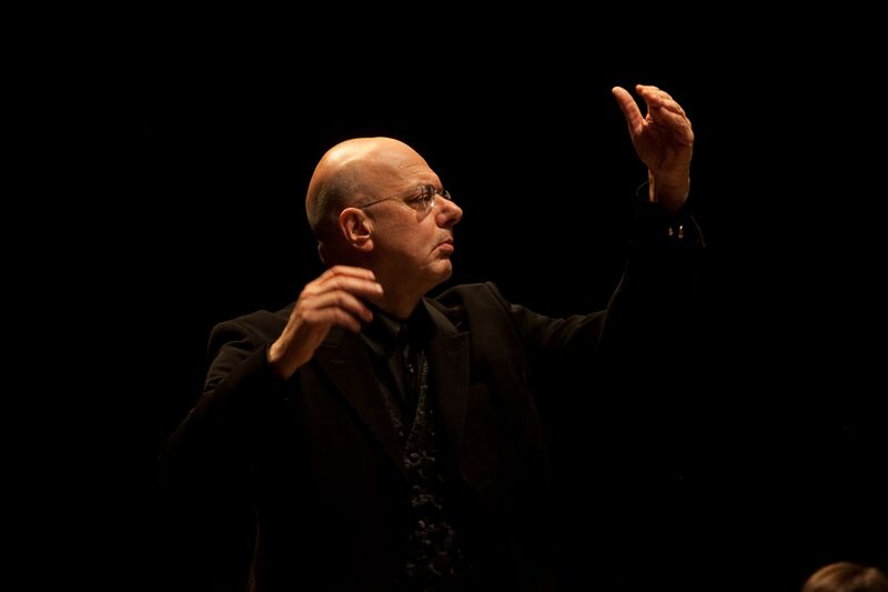 ملف:Leon Botstein conducting.jpg