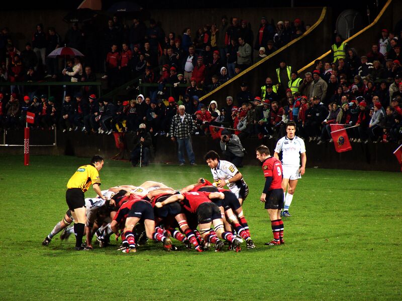 ملف:Munster Cardiff scrum.jpg