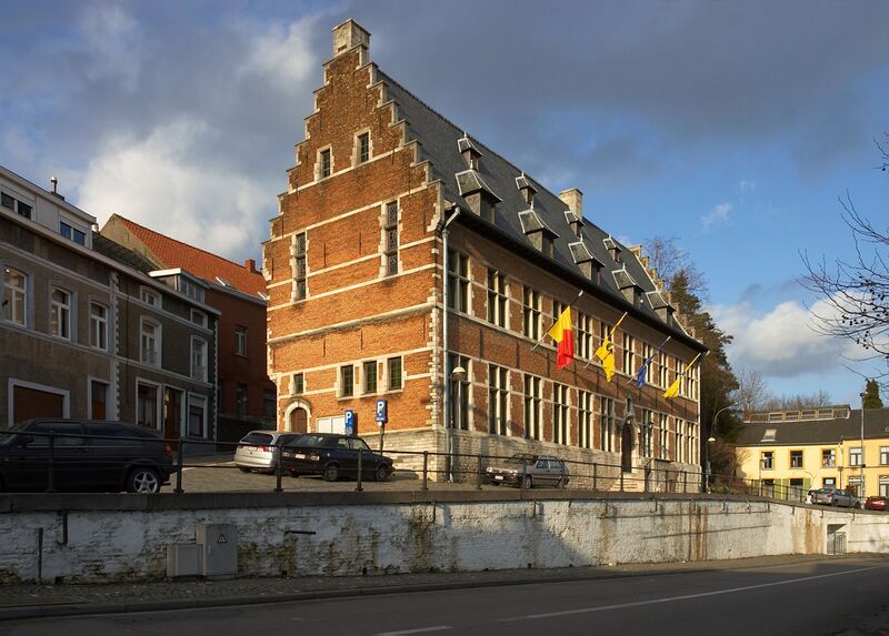 ملف:Overijse gemeentehuis 1.jpg