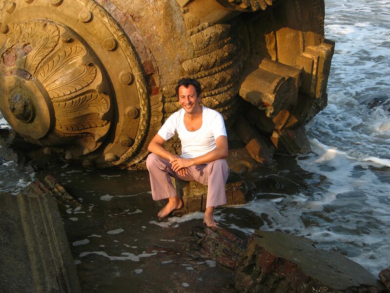 ملف:PASCAL OF BOLLYWOOD.jpg