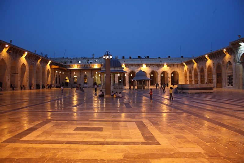 ملف:Aleppo, Umayyad Mosque (6362436131).jpg
