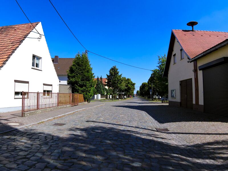 ملف:Langer Weg (Loßwig) (1).jpeg