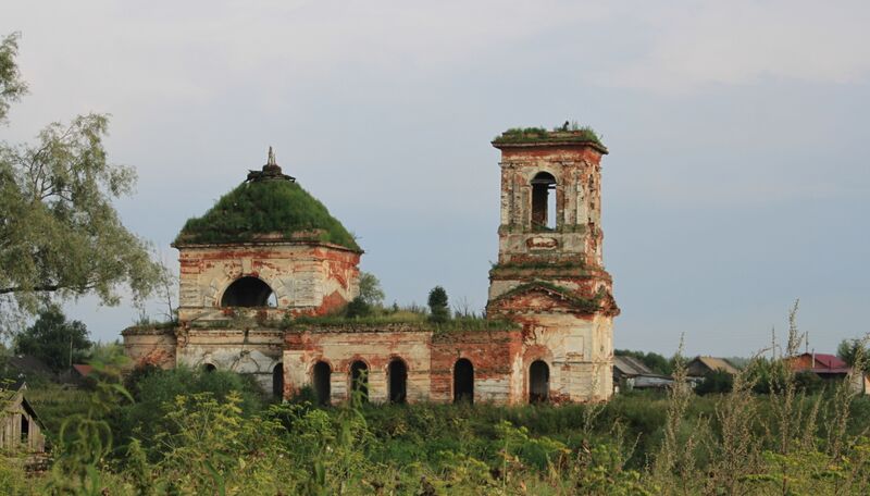 ملف:Церковь в Беговатово.jpg