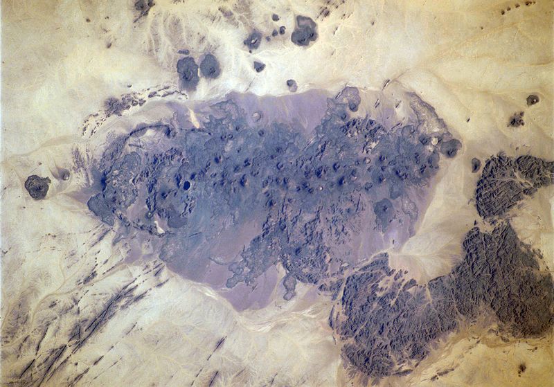ملف:Bayuda Vulkanfeld.jpg