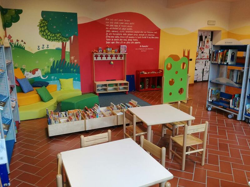 ملف:Biblioteca Chiusi.jpg