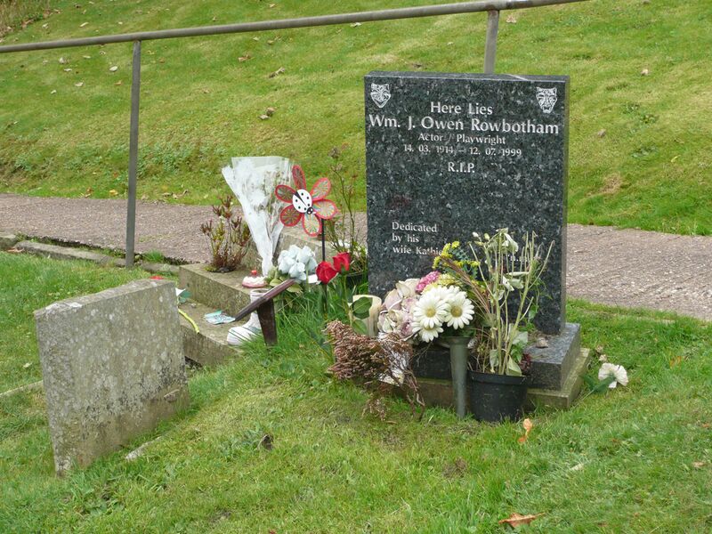 ملف:Bill Owen's grave.jpg