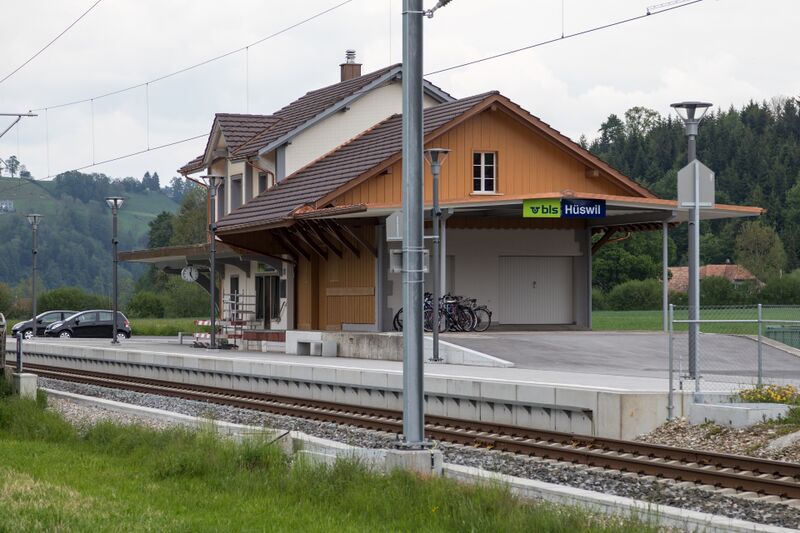 ملف:Hüswil railway station.jpg