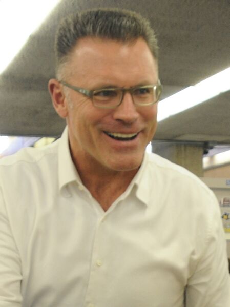 ملف:Howie Long 2015 (cropped).jpg