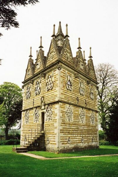 ملف:Rushton Triangular Lodge.jpg