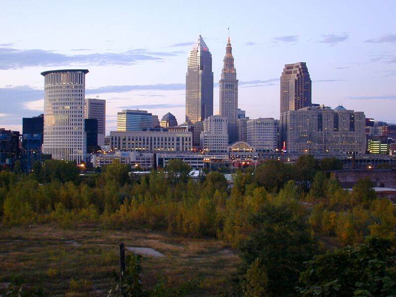 ملف:Cleveland at dusk.jpg