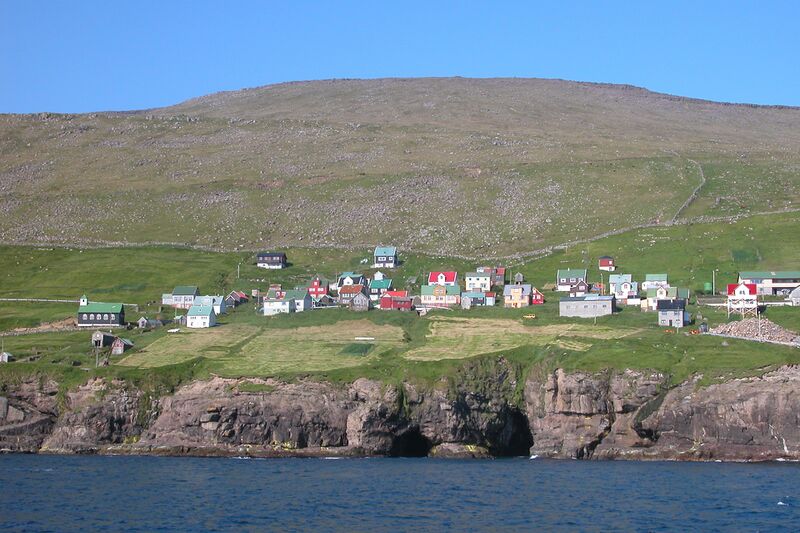 ملف:Kirkja, Faroe Islands.JPG