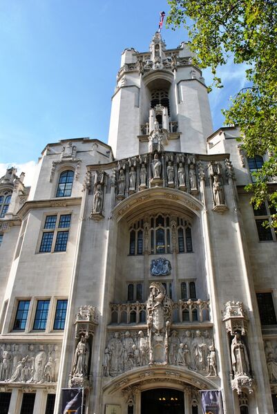 ملف:Middlesex Guildhall, 2012 (2).JPG