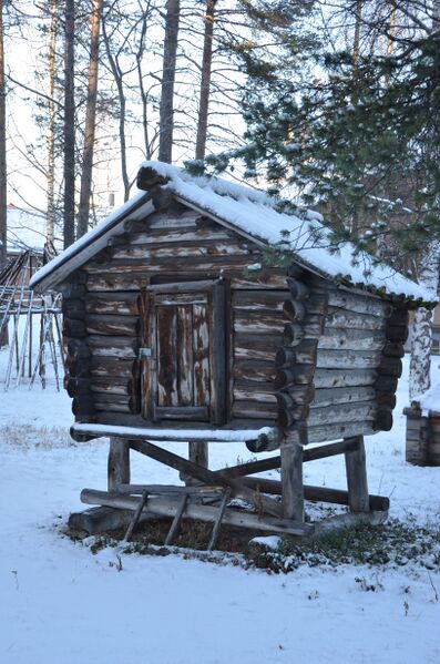 ملف:Stolpbod Samernas utbildningscentrum.JPG