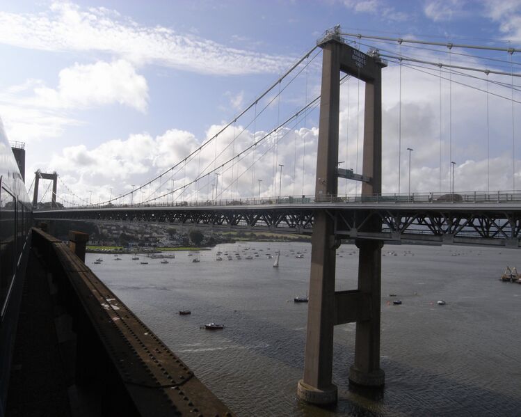ملف:Tamar Bridge from train.JPG