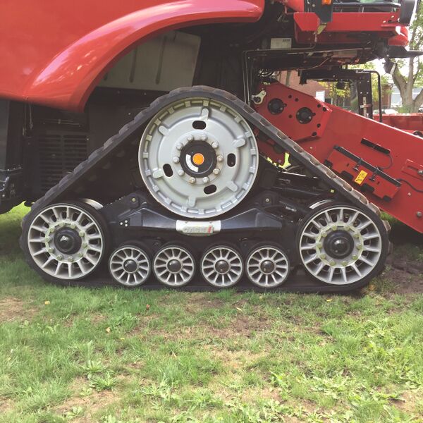 ملف:CASE IH 8240 Raupenantrieb.JPG