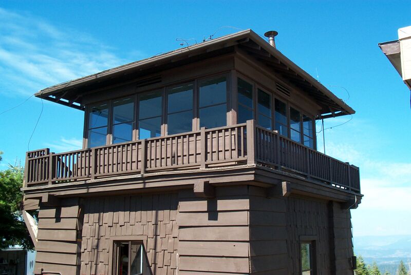 ملف:Crane Flat Fire Lookout.JPG