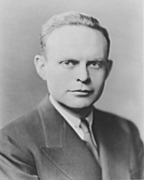 ملف:Mike Cowles-c1940-1946.jpg