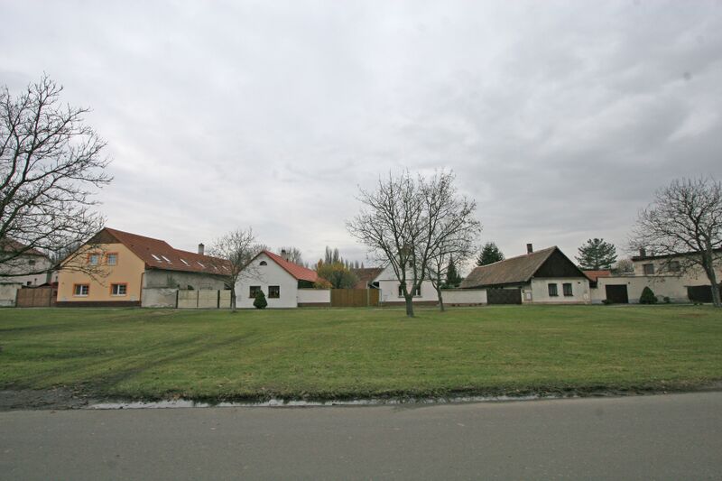 ملف:Náves v Chotusicích 03.JPG