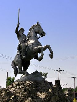 تمثال يعقوب بن الليث الصفار، في مدينة زابل.