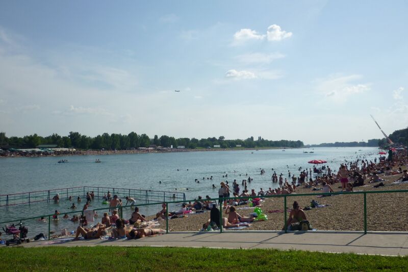 ملف:Ada Ciganlija Beach.JPG