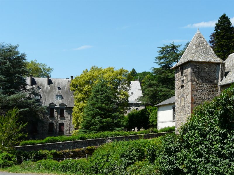 ملف:Aurillac château Fabrègues.jpg