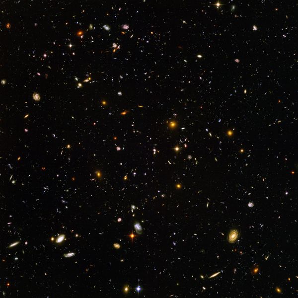 ملف:Hubble ultra deep field high rez edit1.jpg