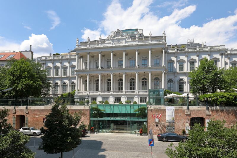 ملف:Wien - Palais Coburg.JPG