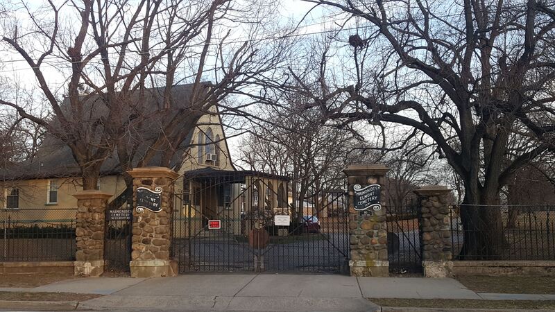 ملف:Beth David Cemetery gate.jpg