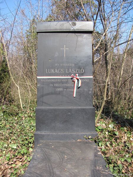ملف:Lukacs Laszlo sirja.jpg
