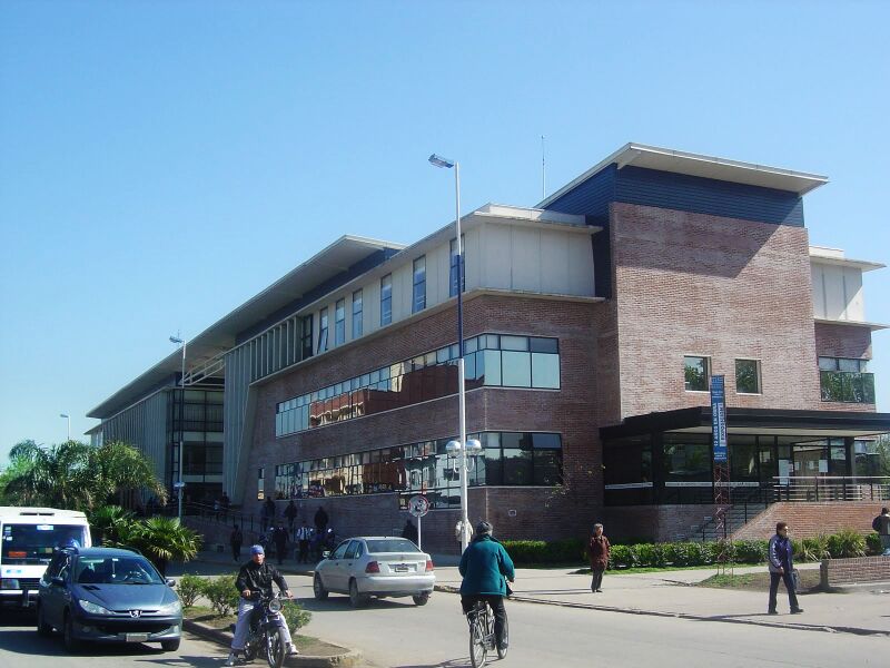 ملف:Municipalidad de ezeiza edificio.JPG