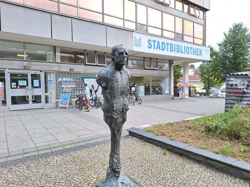 ملف:Prenzlauer Berg Heinrich-Böll-Bibliothek.jpg