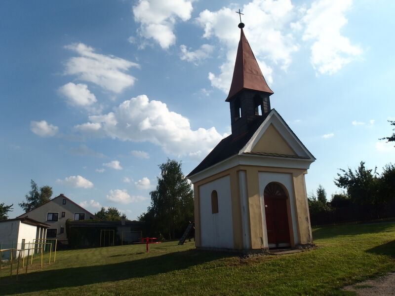 ملف:Zavadilka (Pavlov), kaple.jpg