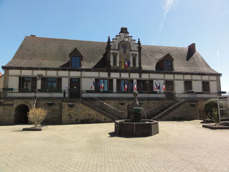 ملف:Pionsat (Puy-de-Dôme) mairie.JPG
