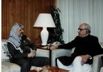 ياسر عرفات والرئيس الپاكستاني غلام إسحاق خام، مارس 1989.