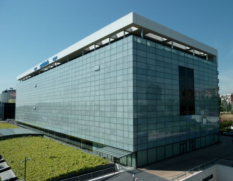 ملف:Edificio Iris (Madrid) 01.jpg